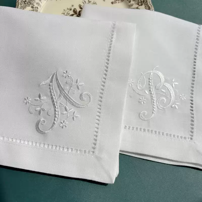 Letter Napkin Monogram Embroid - Monogrammed Handkerchief recensione e prezzo