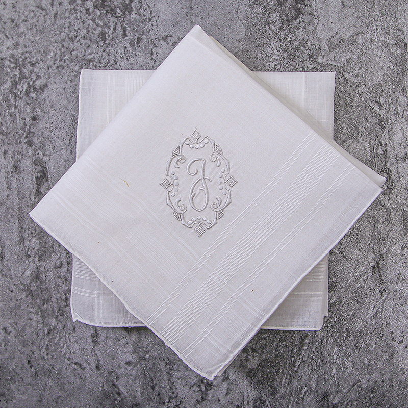 Set of 2pcs Luxurious, Elegant - Monogrammed Handkerchief recensione e prezzo