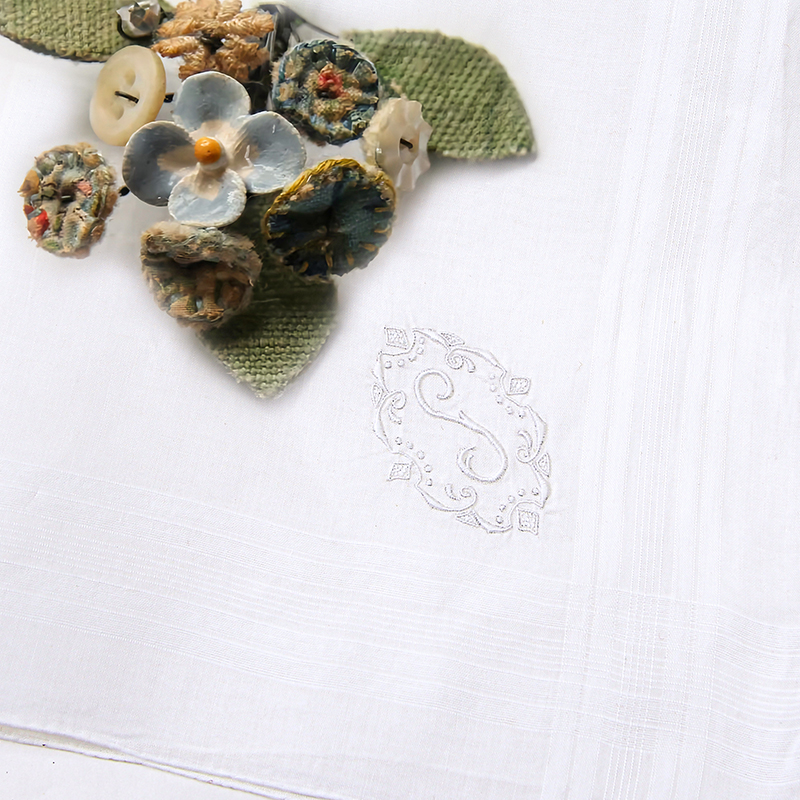 Set of 2pcs Luxurious, Elegant - Monogrammed Handkerchief recensione e prezzo
