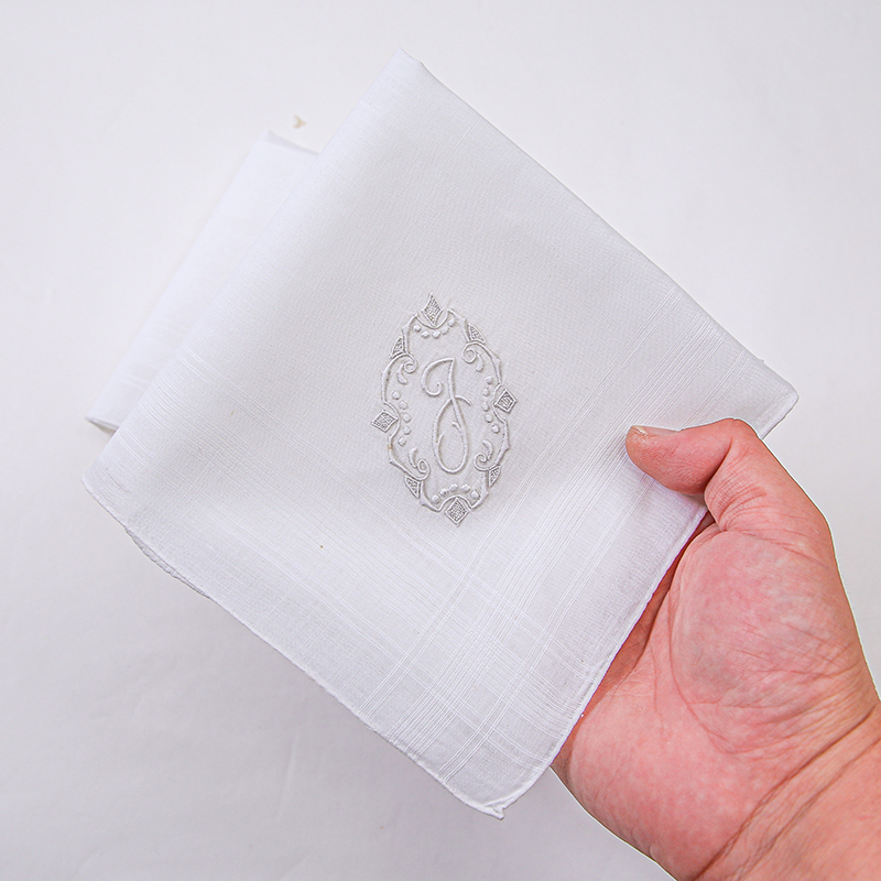 Set of 2pcs Luxurious, Elegant - Monogrammed Handkerchief recensione e prezzo